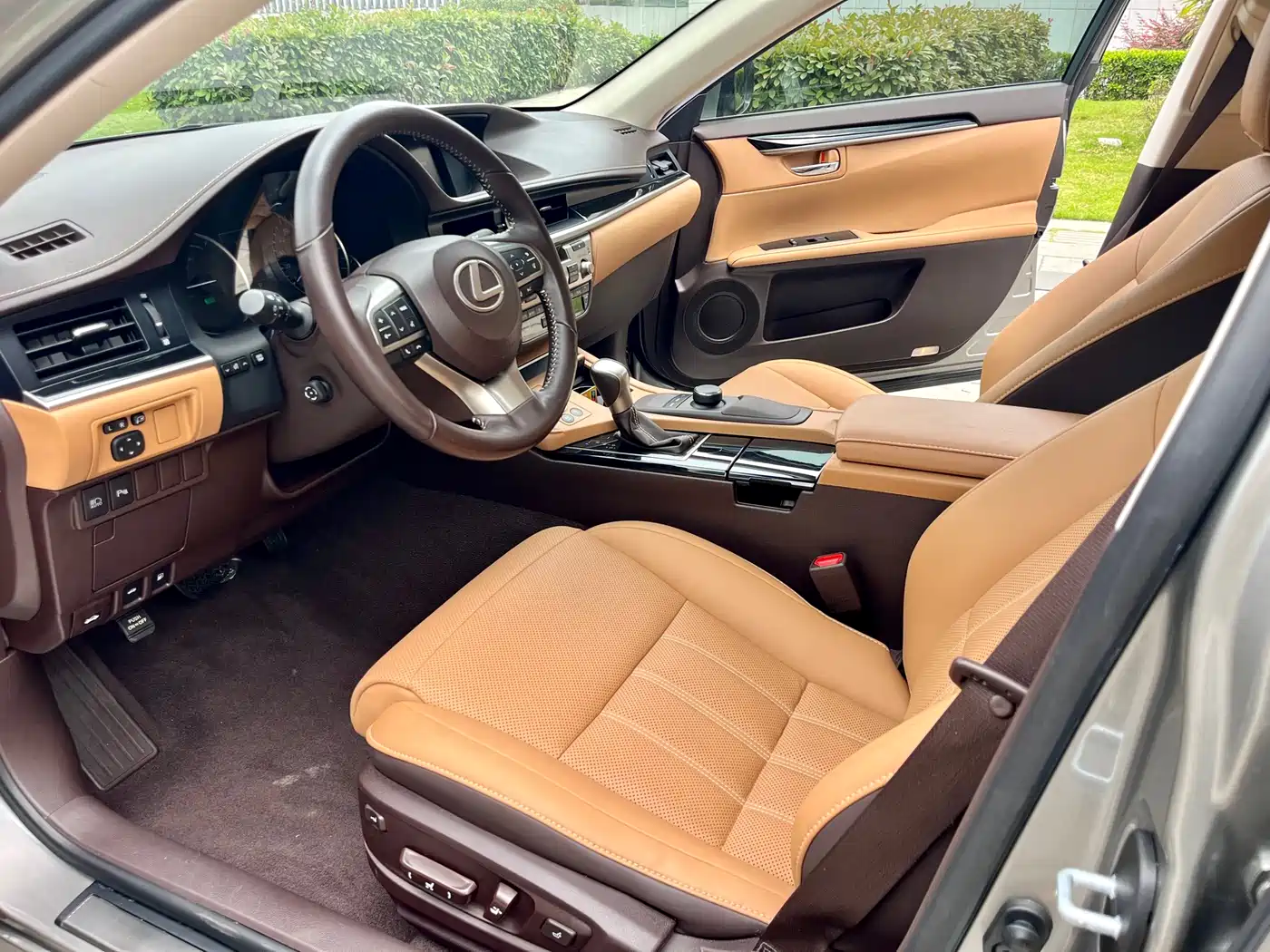 Lexus ES 2015 300h Comfort Edition фото 6