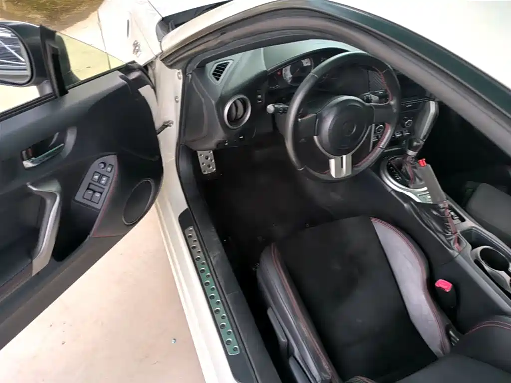 Toyota 86 2014 2.0L Automatic Luxury фото 16