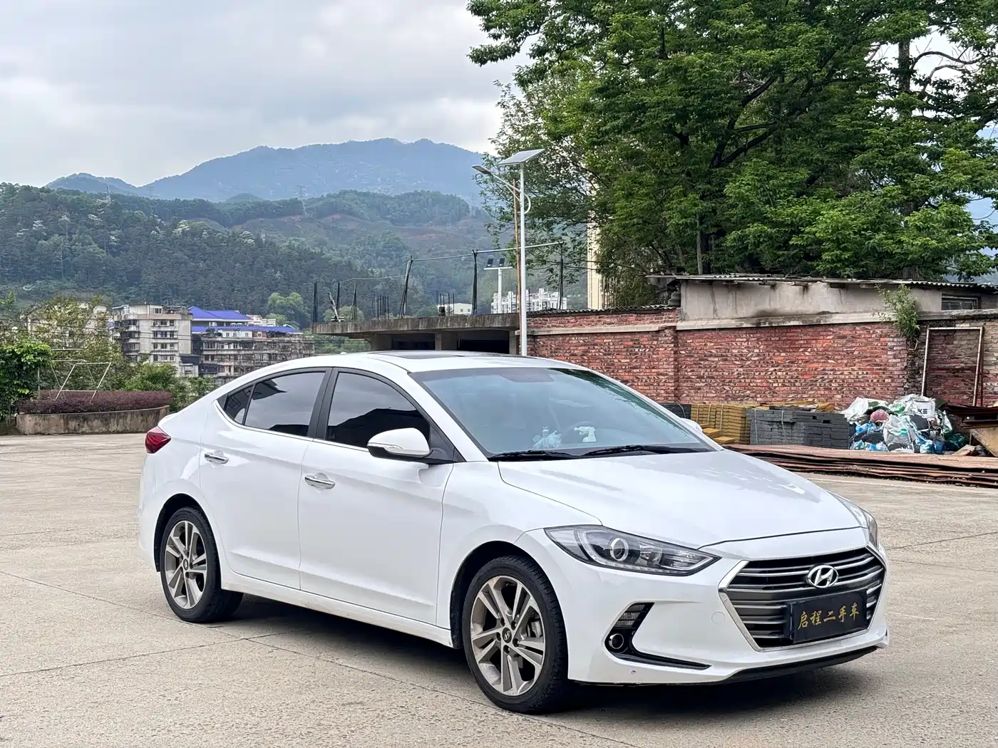 Hyundai Elantra 2018 1.6L Automatic 15th Anniversary Special Edition фото 3