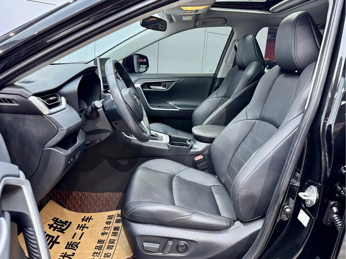 Toyota Wildlander 2022 2.0L CVT FWD Luxury PLUS Edition фото 9