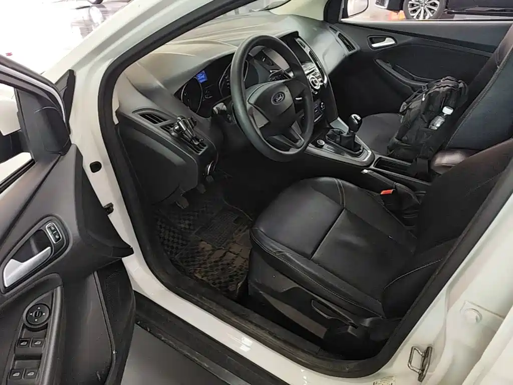Фото 21 - Ford Focus