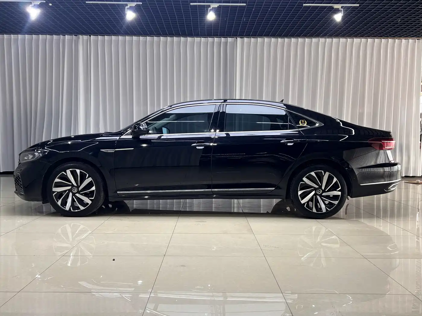 Volkswagen Passat 2022 330TSI Elite Edition фото 8