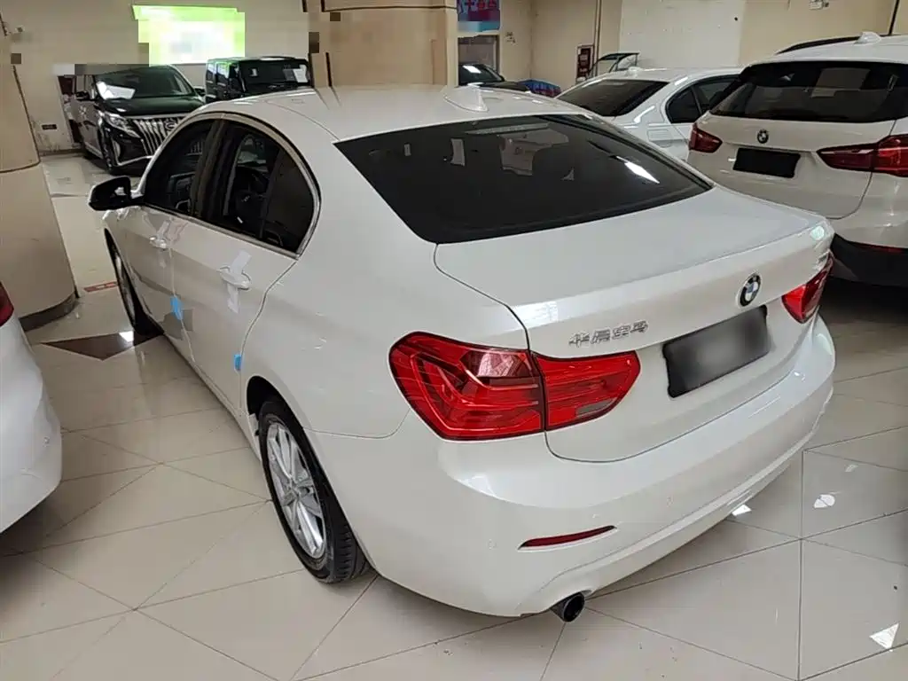 BMW 1 Series 2018 118i Fashion Edition фото 5