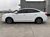 Фото 8 - Roewe i5