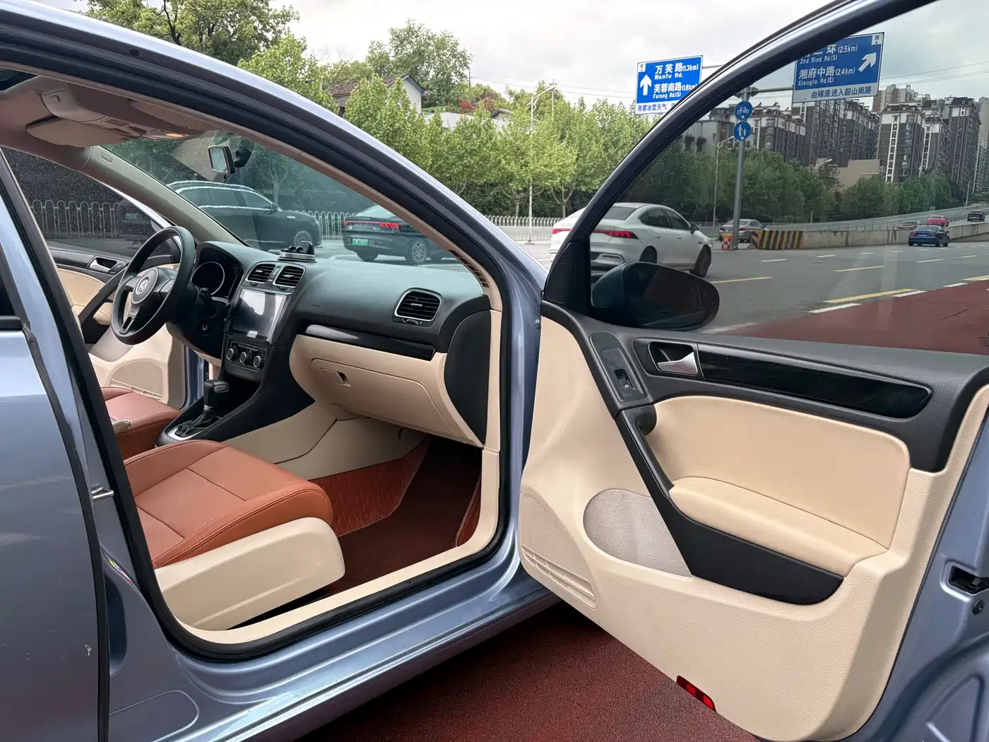 Volkswagen Golf 2010 1.4TSI Automatic Luxury фото 15