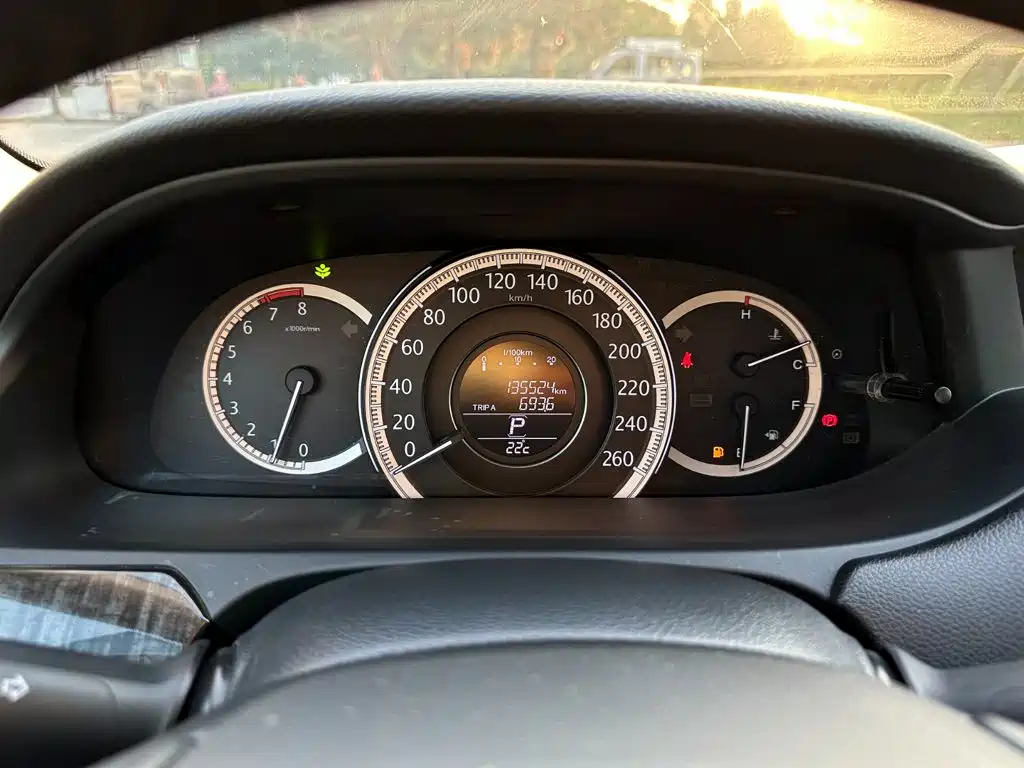 Фото 11 - Honda Accord