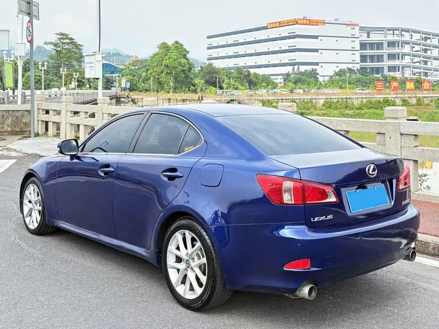Фото 4 - Lexus IS
