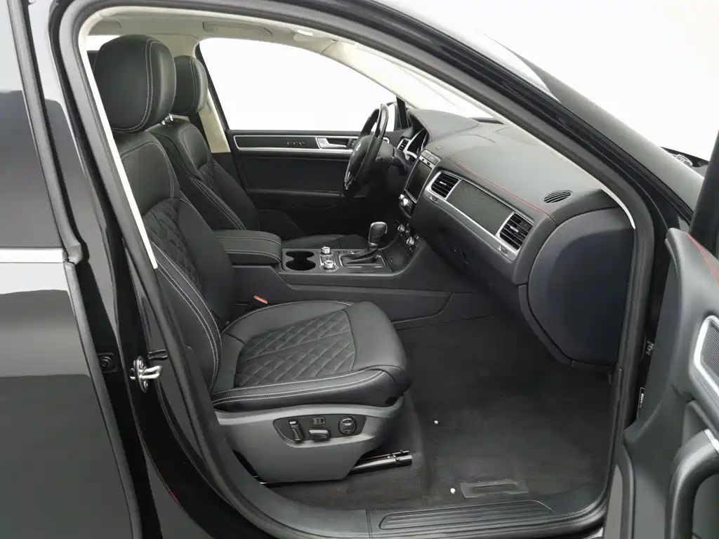 Фото 23 - Volkswagen Touareg