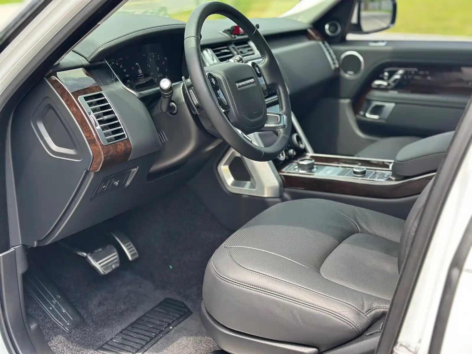 Photo 21 - Land Rover Range Rover