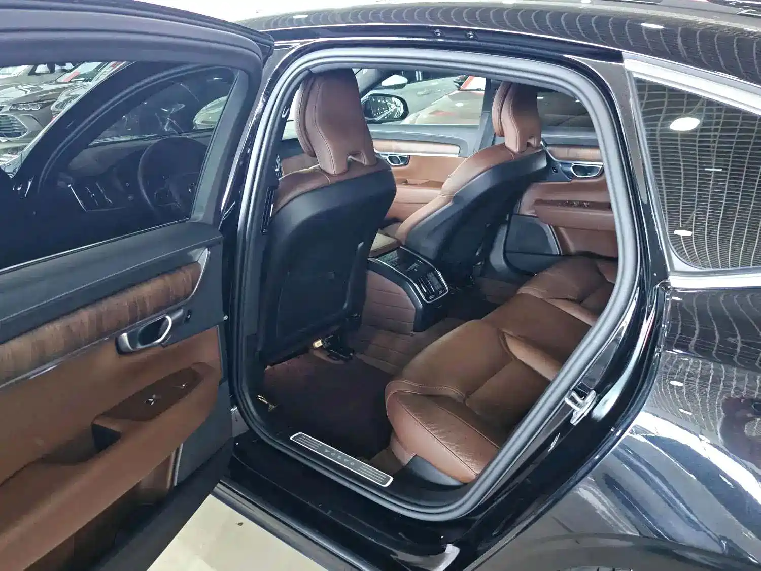 Photo 8 - Volvo S90