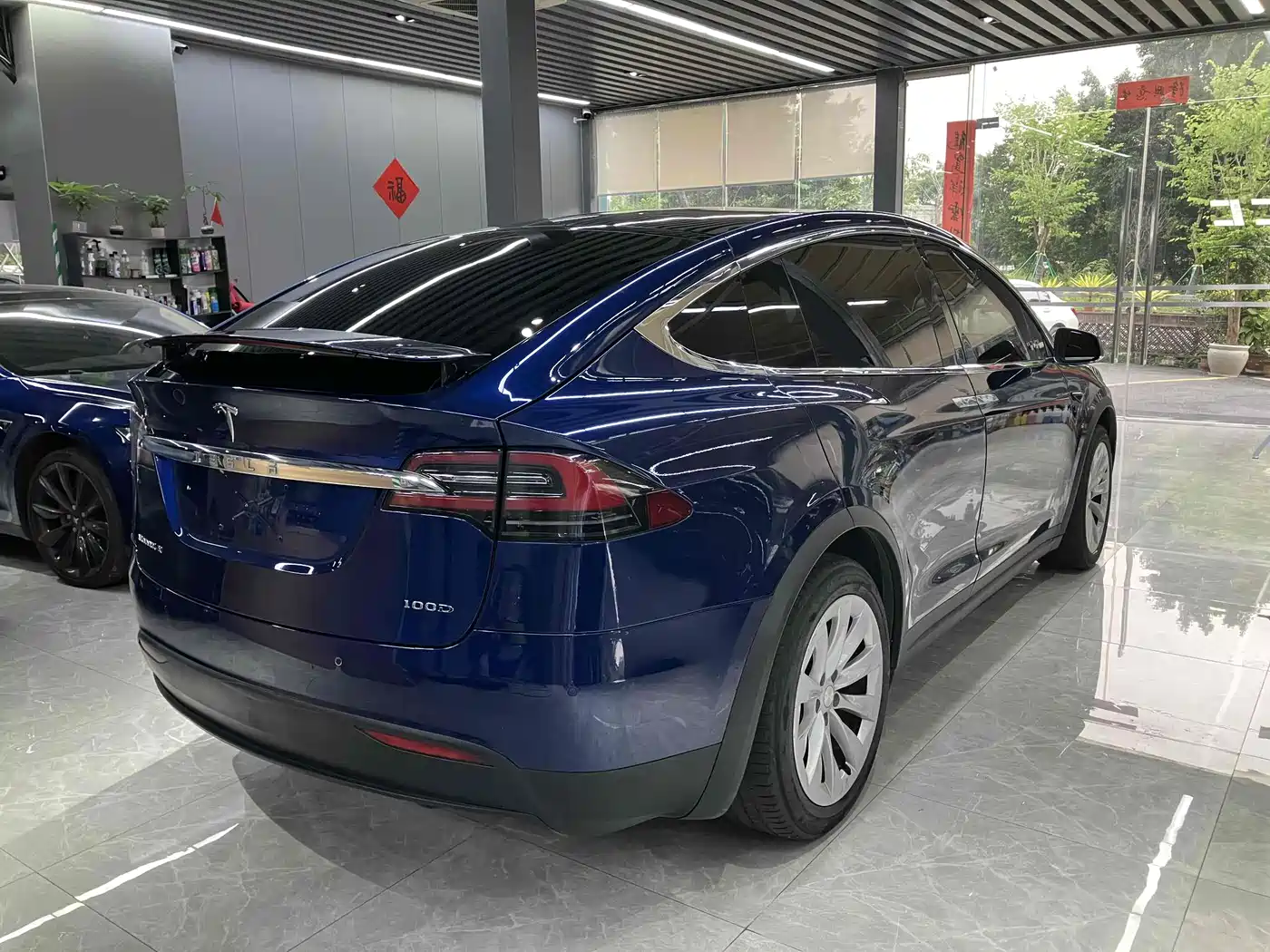 TESLA MODEL X