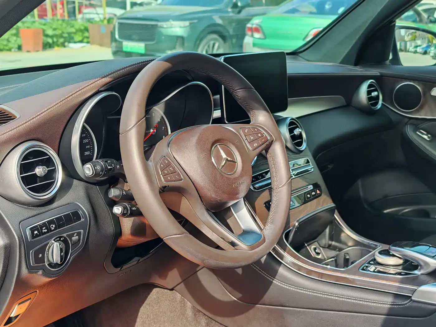 Mercedes-Benz GLC 2016 GLC 300 4MATIC Luxury фото 12