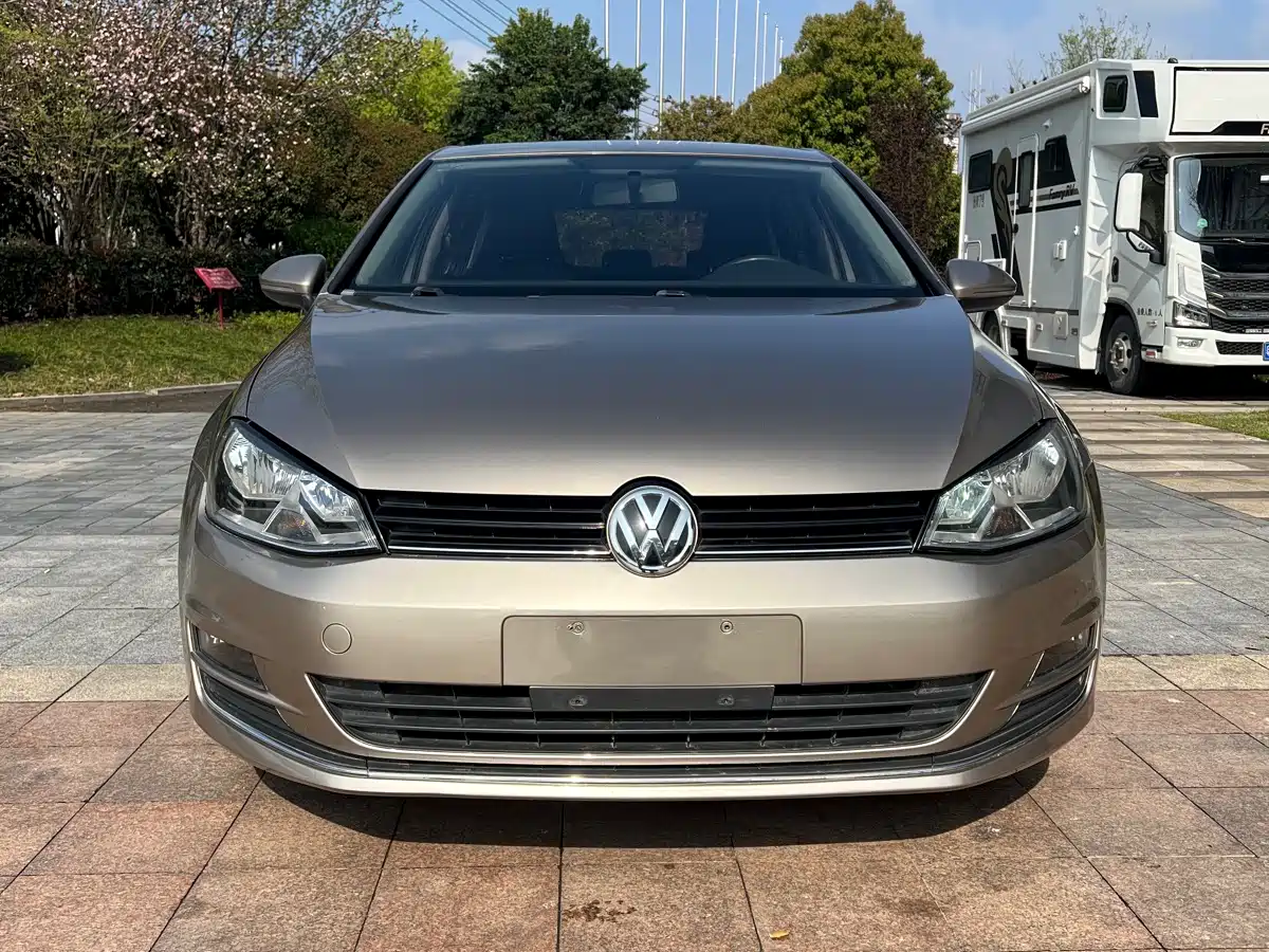 Volkswagen Golf 2015 1.6L Automatic Fashion фото 2