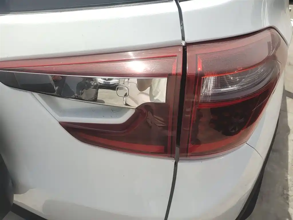 BYD Yuan 2017 1.5L Auto Cool Connect фото 8
