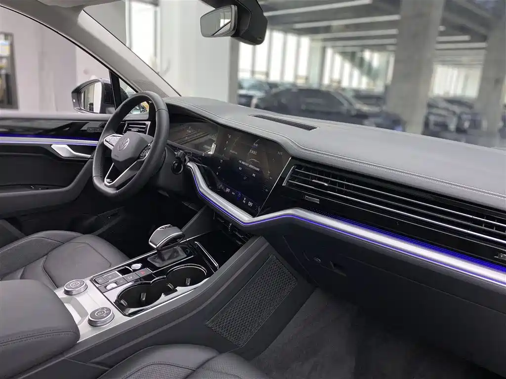 Volkswagen Touareg 2022 3.0TSI Rui Xiang Edition Gloss Black Sport Package фото 10