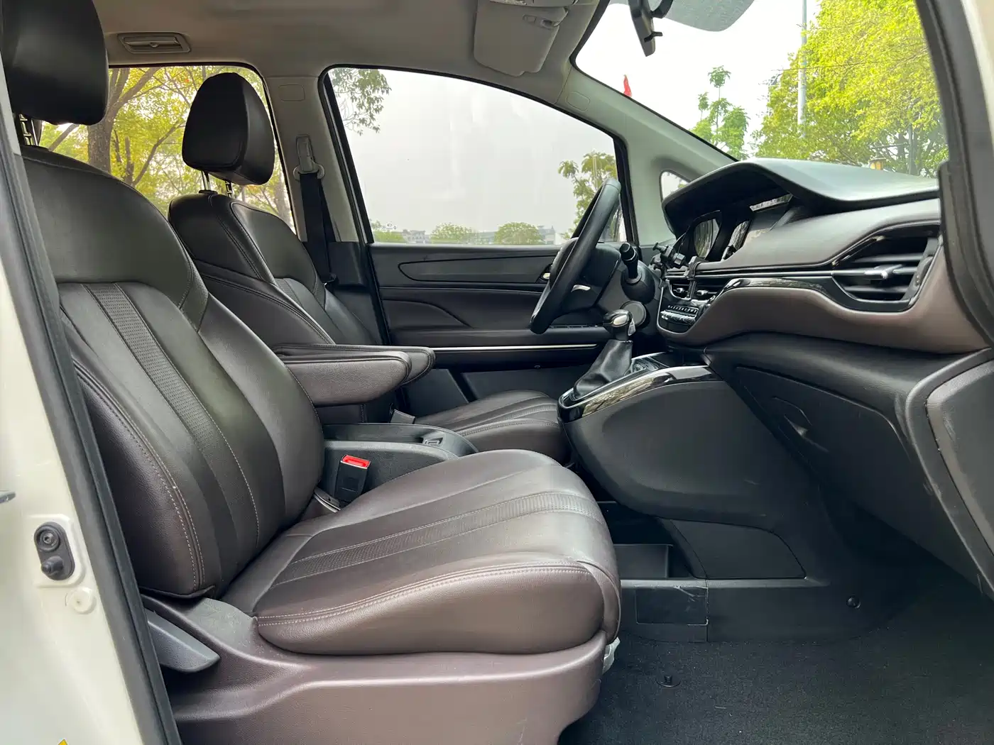 GAC Trumpchi Trumpchi M6 2019 270T Automatic Luxury (7-seater) China V фото 15