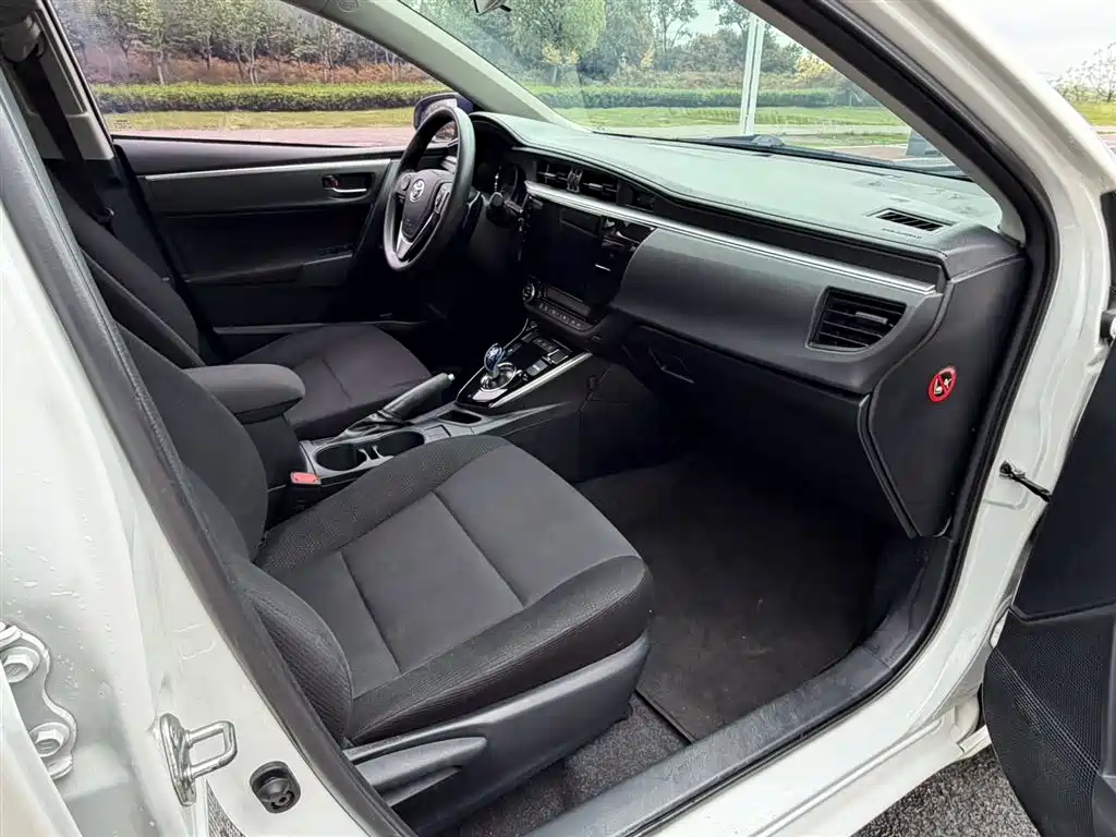 Toyota Levin 2016 Hybrid 1.8H GS E-CVT Elite фото 4