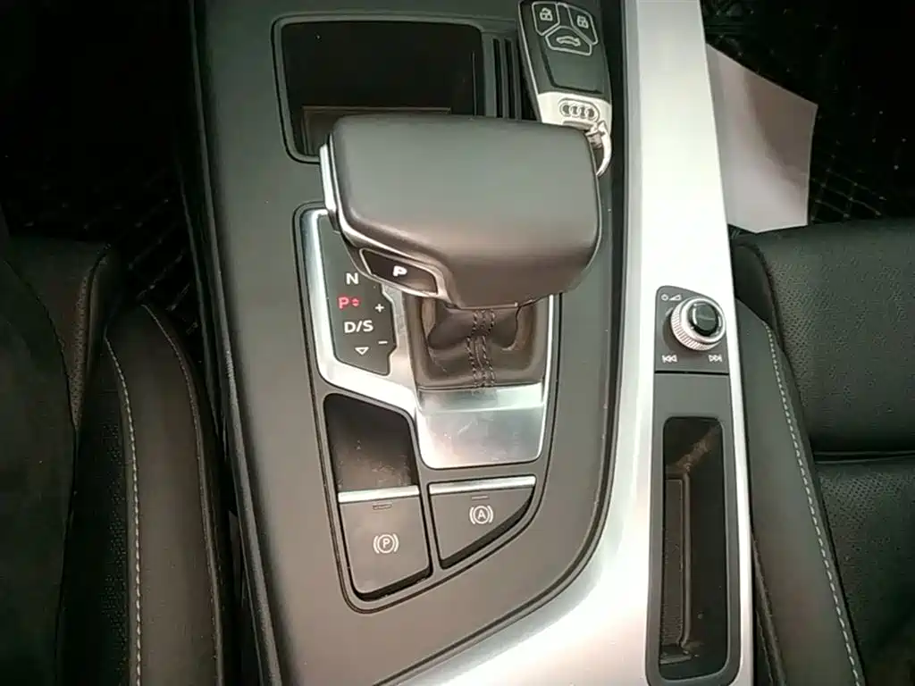 Audi A4L 2020 40 TFSI quattro Luxury Dynamic фото 14