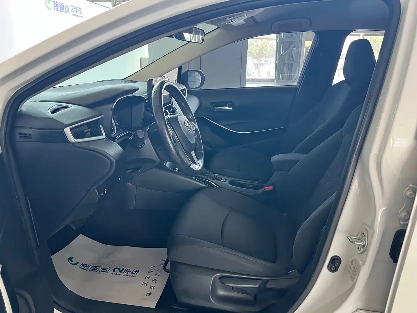 Toyota Corolla 2022 Hybrid 1.8L E-CVT Pioneer Edition фото 16