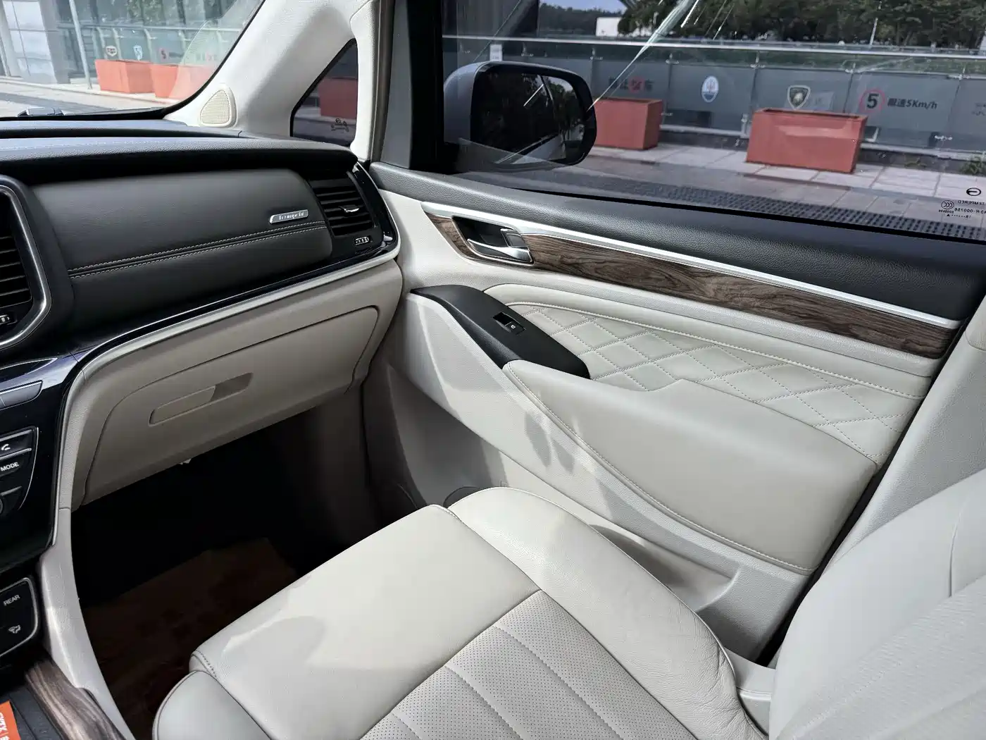 GAC Trumpchi Trumpchi M8 2018 320T Flagship Edition фото 24