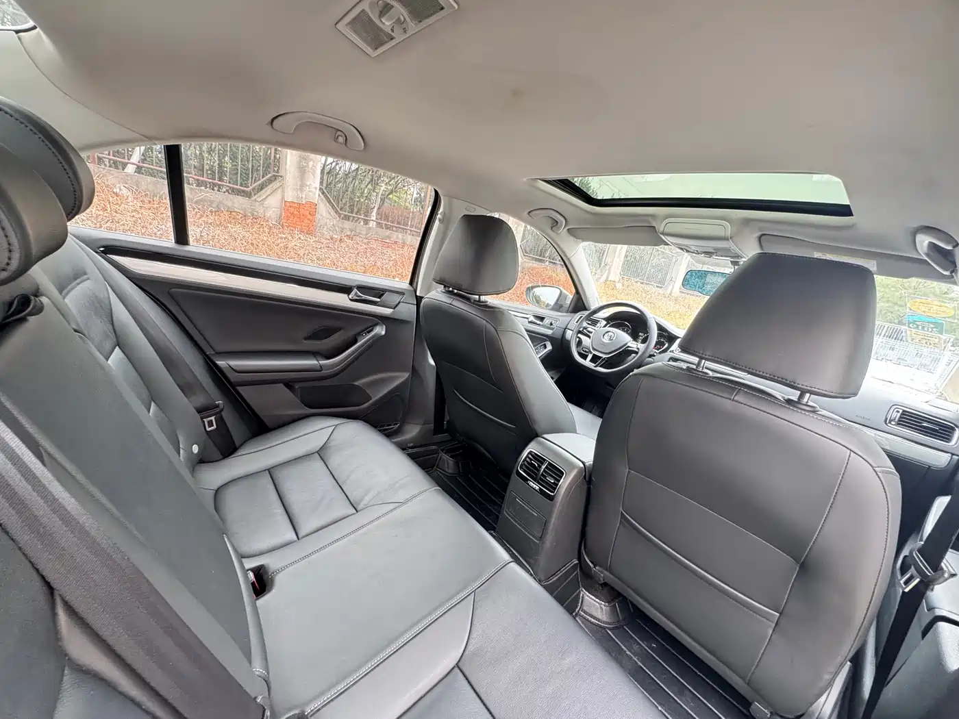 Volkswagen Sagitar 2015 1.6L Automatic Comfort фото 13