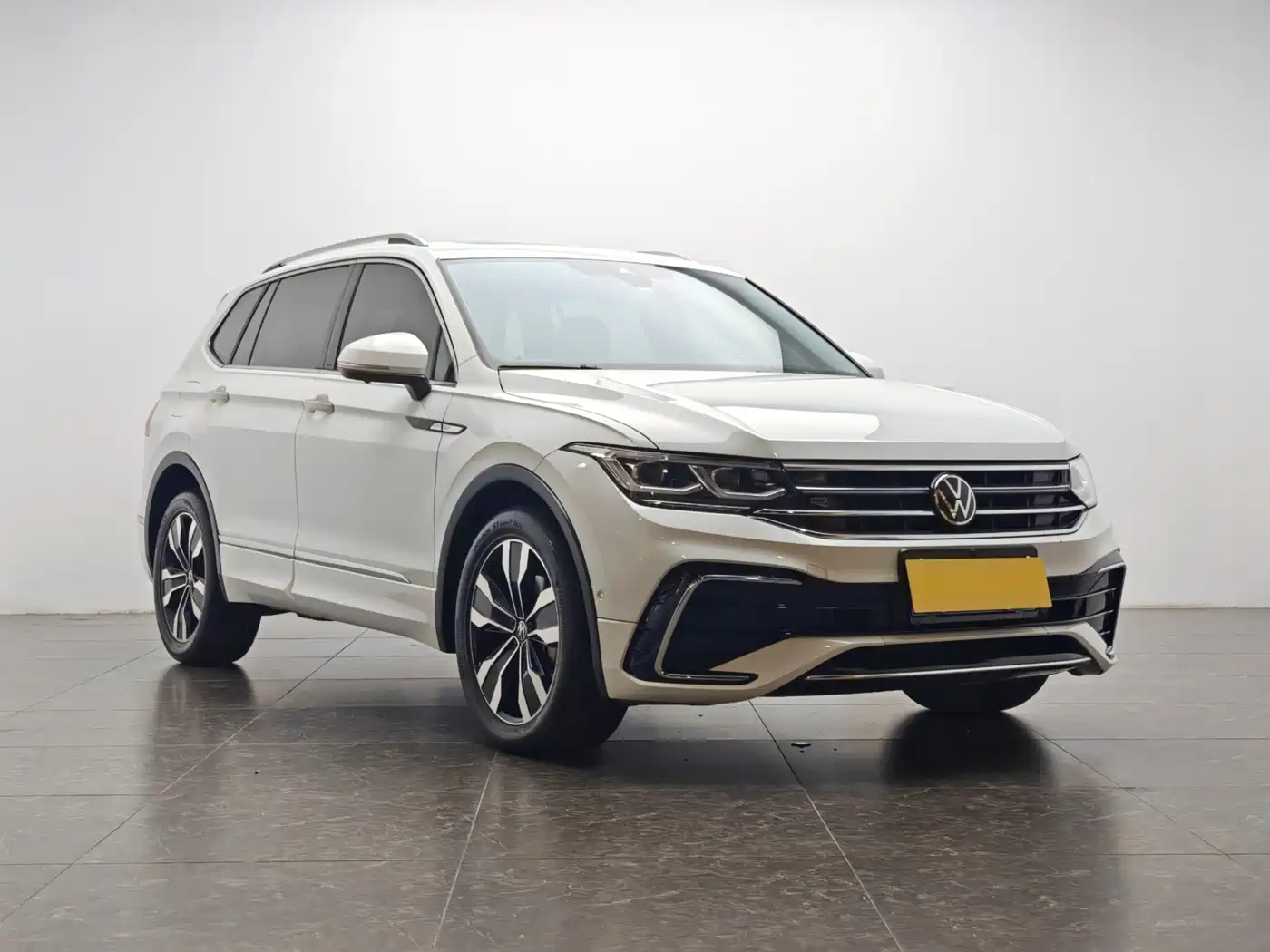 Volkswagen Tiguan L 2023 330TSI Auto 2WD R-Line Flagship Edition фото 2