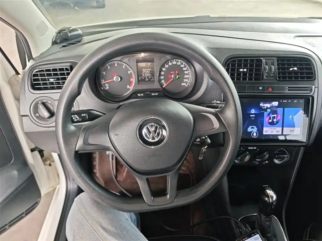 Volkswagen Polo 2016 1.4L Automatic Trend фото 11