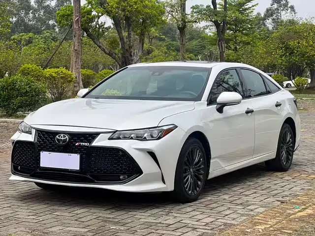 Toyota Avalon 2.5L, Люкс