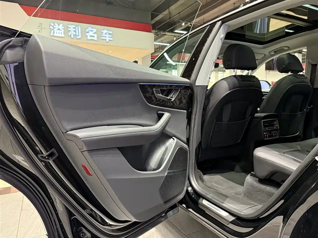 Audi Q8 2024 55 TFSI Luxury Sport фото 18