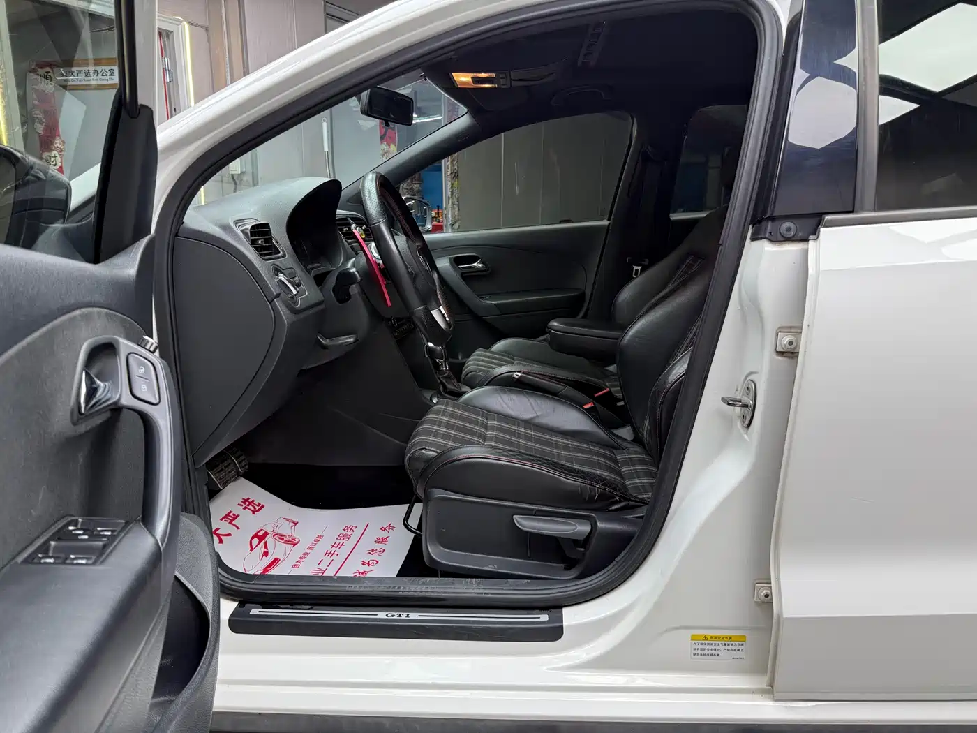 Volkswagen Polo 2012 1.4TSI GTI фото 7
