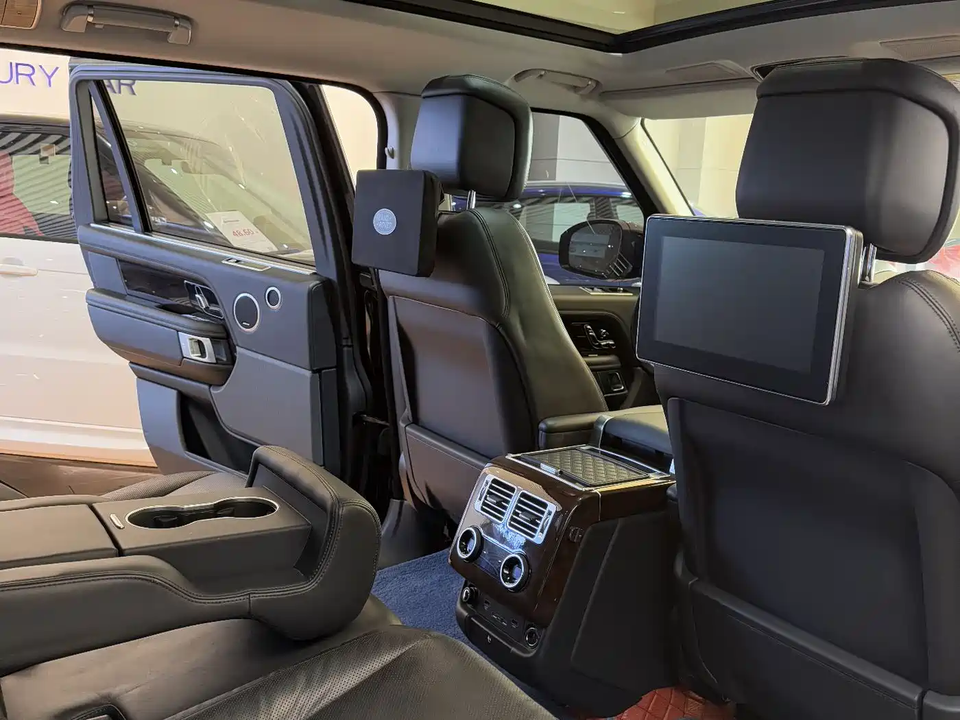 Land Rover Range Rover 2020 3.0 L6 Heritage Extended Edition фото 9