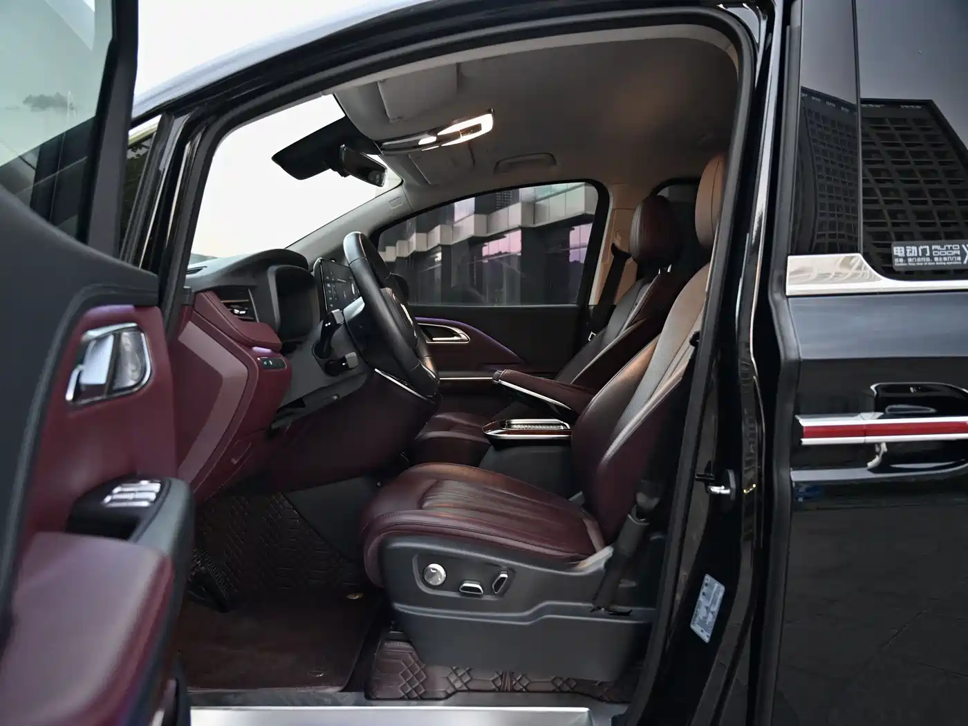 Hongqi HQ9 2023 2.0T Smart Connect Flag Enjoy Edition фото 7