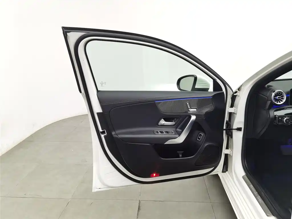 Mercedes-Benz A-Class 2020 A 200 L Sport Sedan фото 8