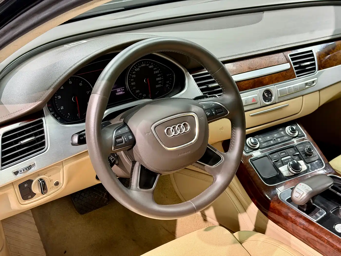 Фото 8 - Audi A8