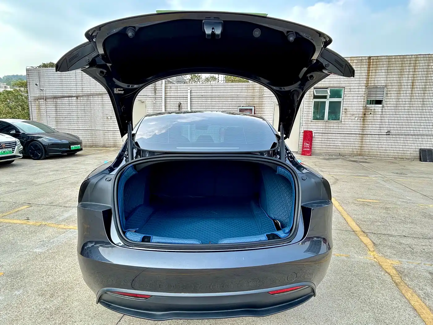 TESLA MODEL 3