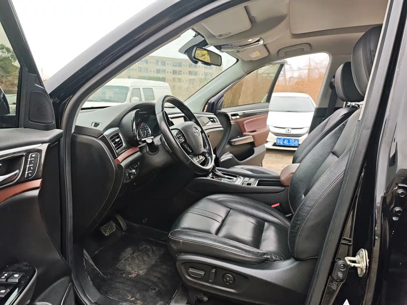 GAC Trumpchi Trumpchi GS8 2017 320T 2WD Luxury Smart Connect (7-seater) фото 8