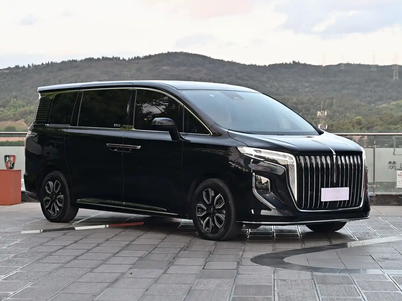 Hongqi HQ9 2023 2.0T Smart Connect Flag Enjoy Edition фото 3