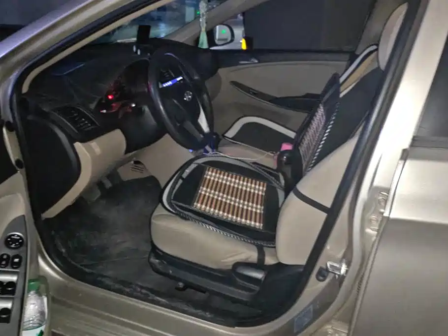 Hyundai Verna 2014 1.4L Automatic Smart GLS фото 9