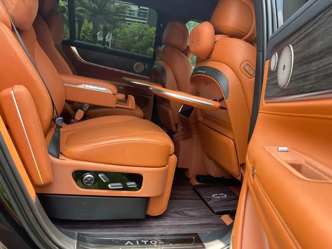 AITO Wenjie AITO M9 2024 Extended Range Ultra 42kWh 6-Seater фото 12