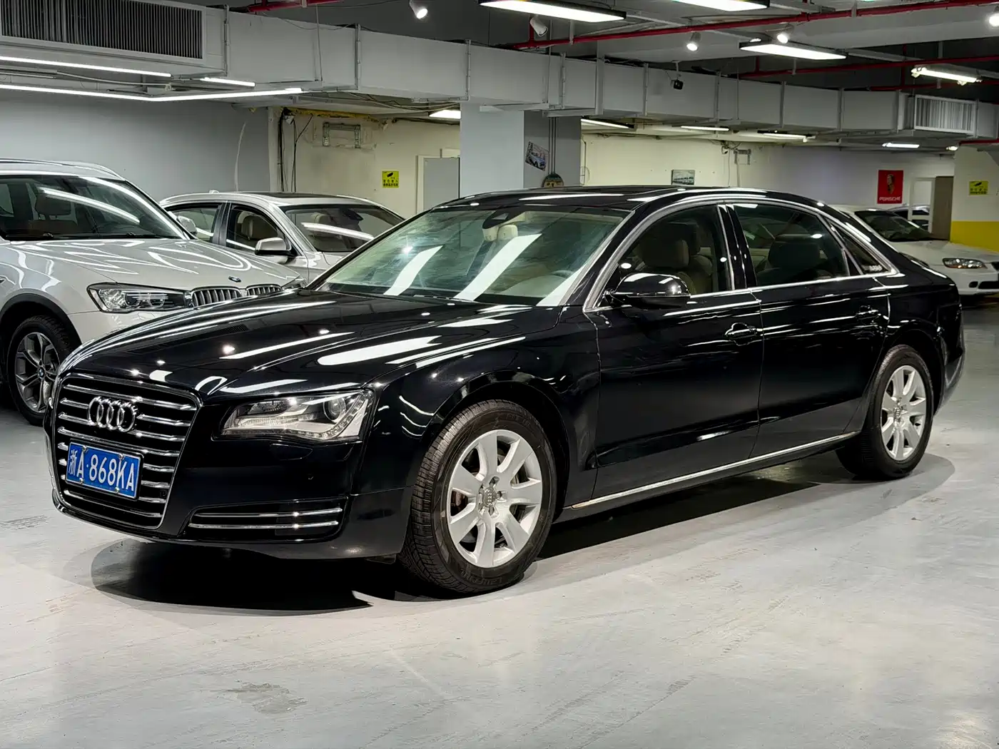Фото 1 - Audi A8