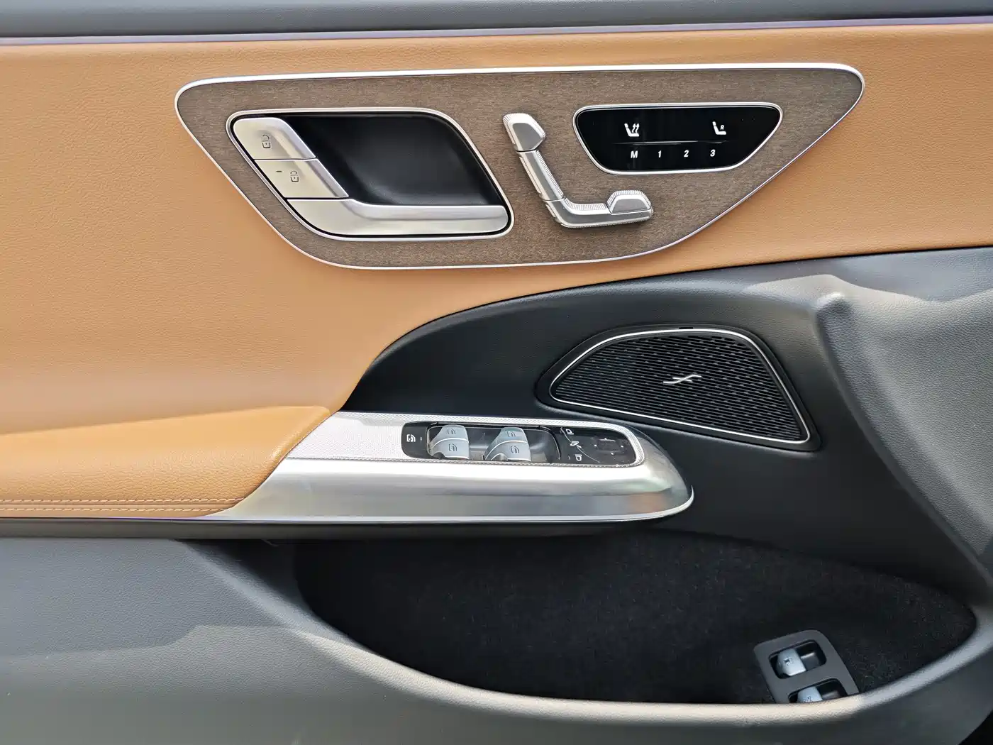 Mercedes-Benz E-Class New Energy 2024 E 350 e L Plug-in Hybrid Sedan фото 10