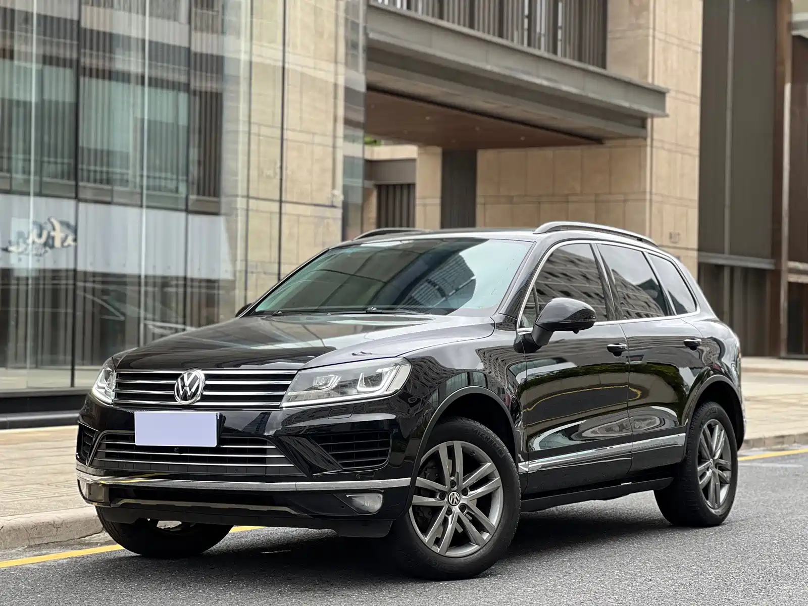 Фото 1 - Volkswagen Touareg