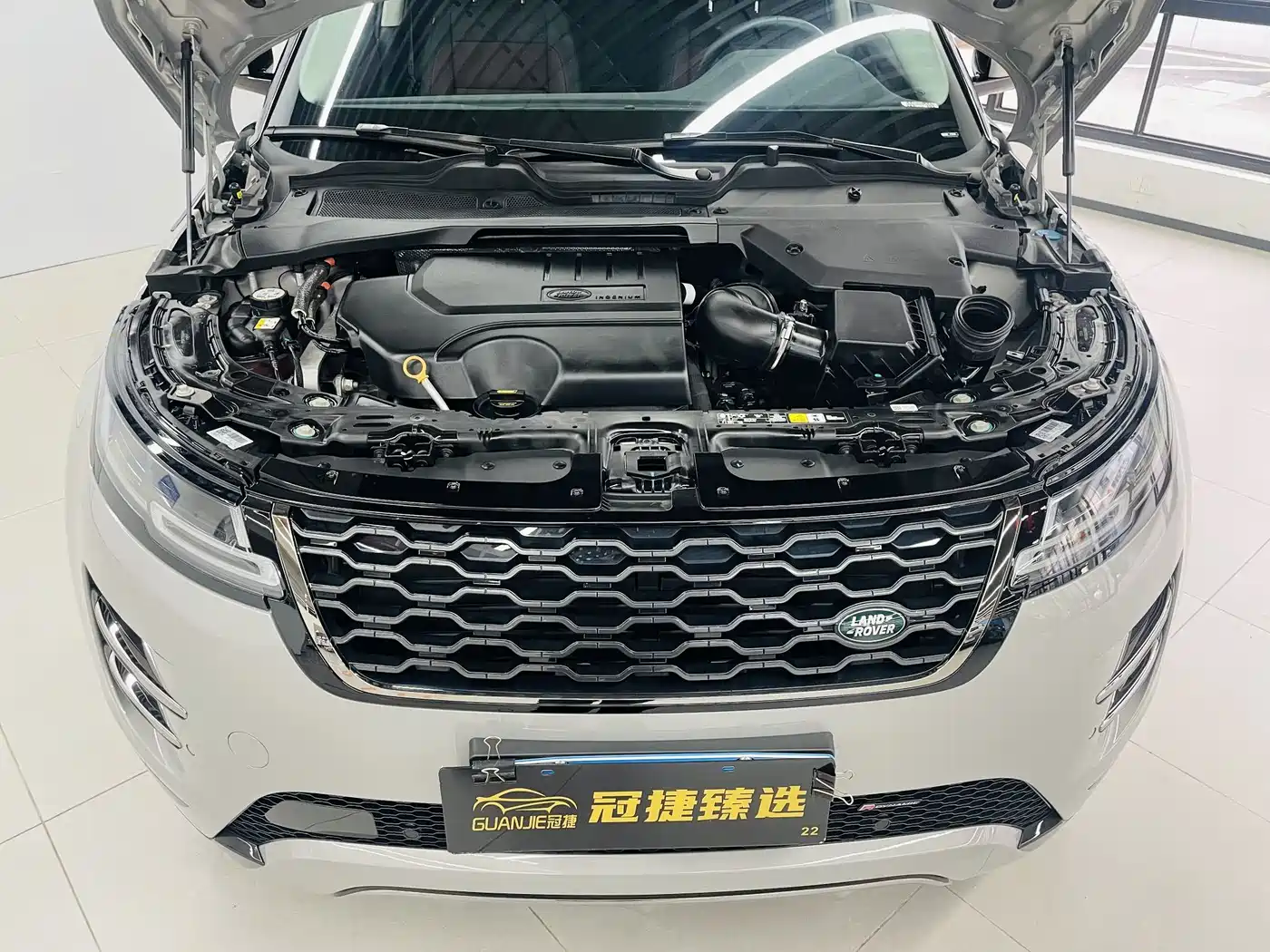 Land Rover Range Rover Evoque 2022 Facelift Range Rover Evoque L 249PS R-Dynamic Luxury фото 2