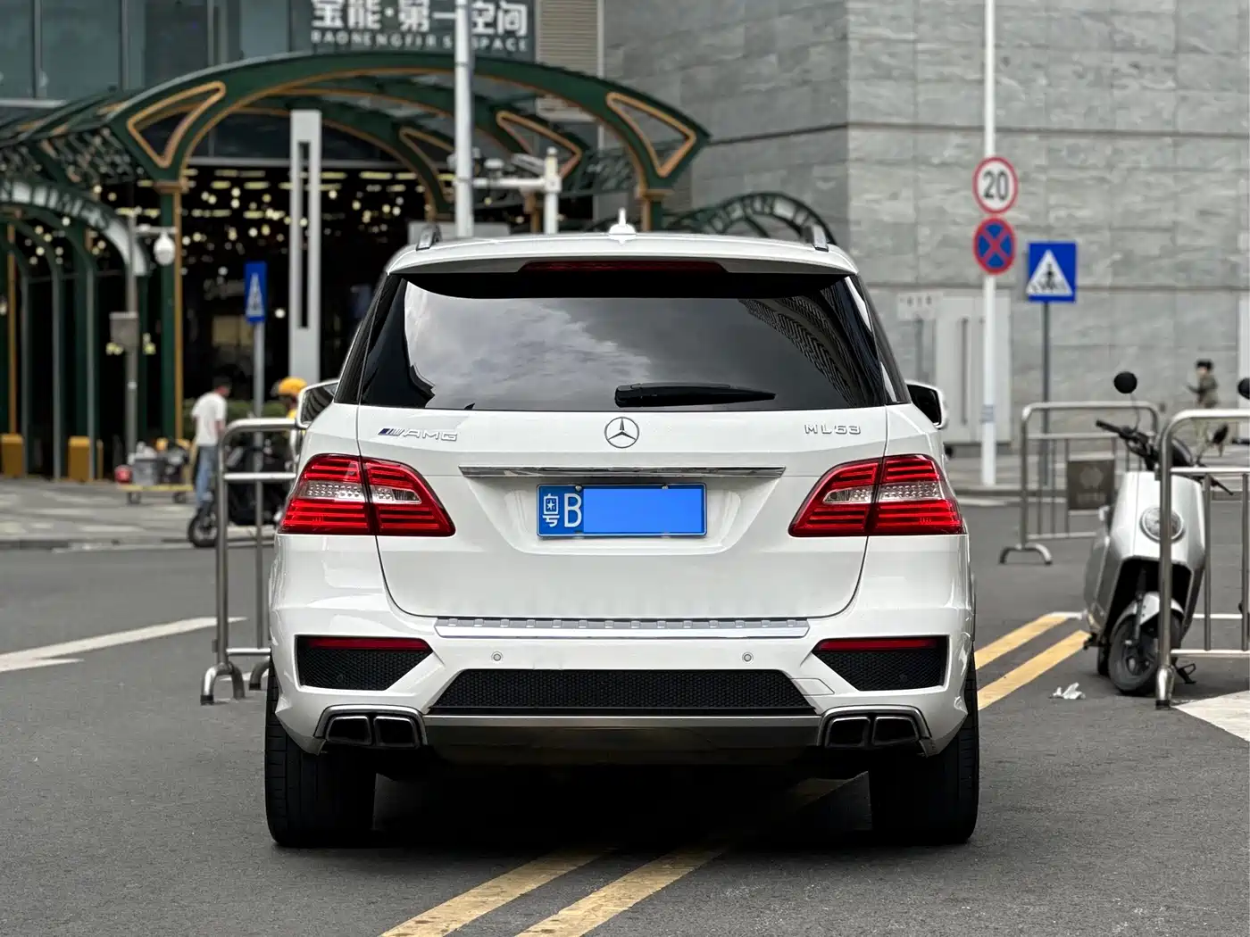Mercedes-Benz M-Class AMG 2015 AMG ML 63 фото 19