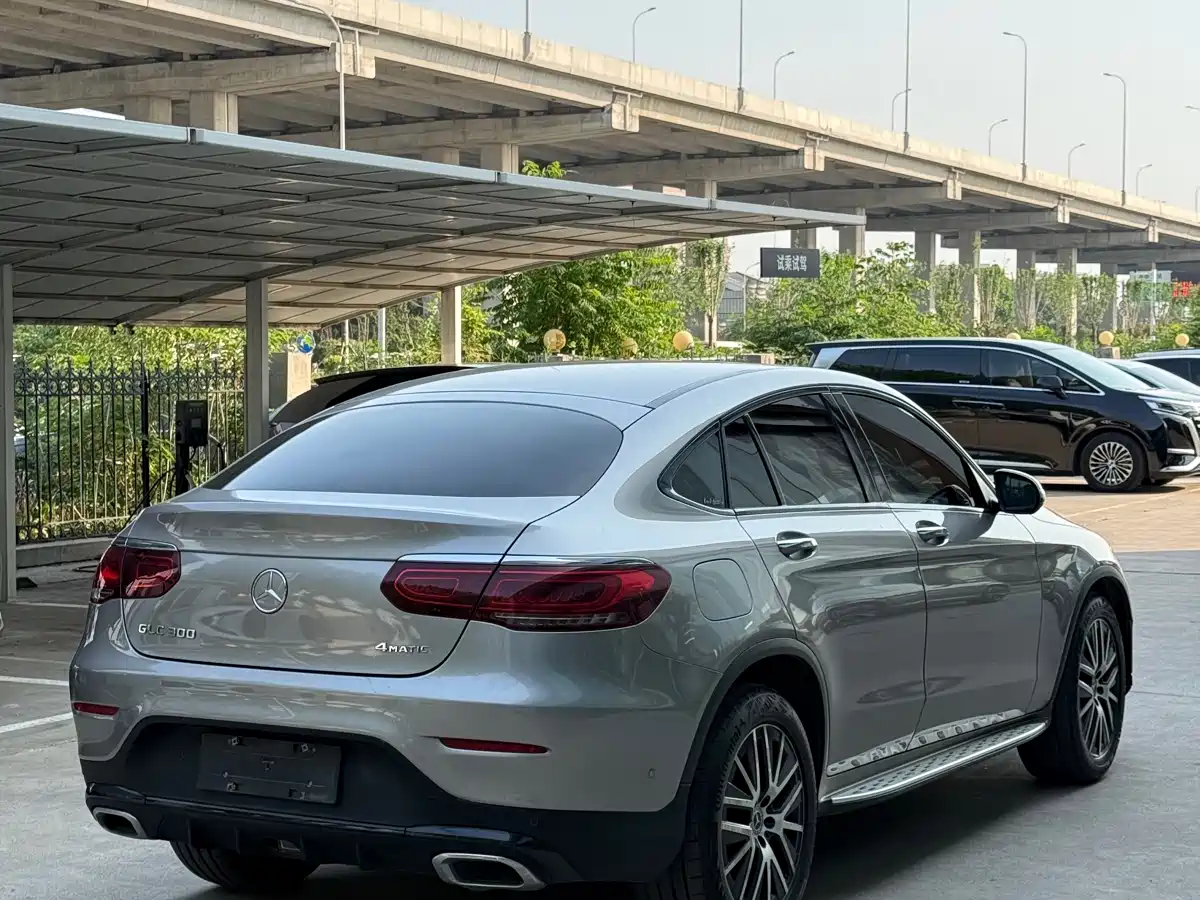 Mercedes-Benz GLC Coupe 2020 GLC 300 4MATIC Coupe SUV фото 9
