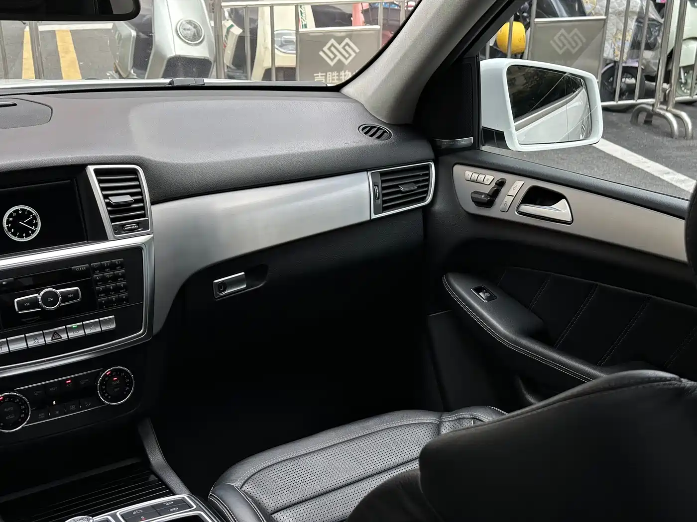 Mercedes-Benz M-Class AMG 2015 AMG ML 63 фото 14