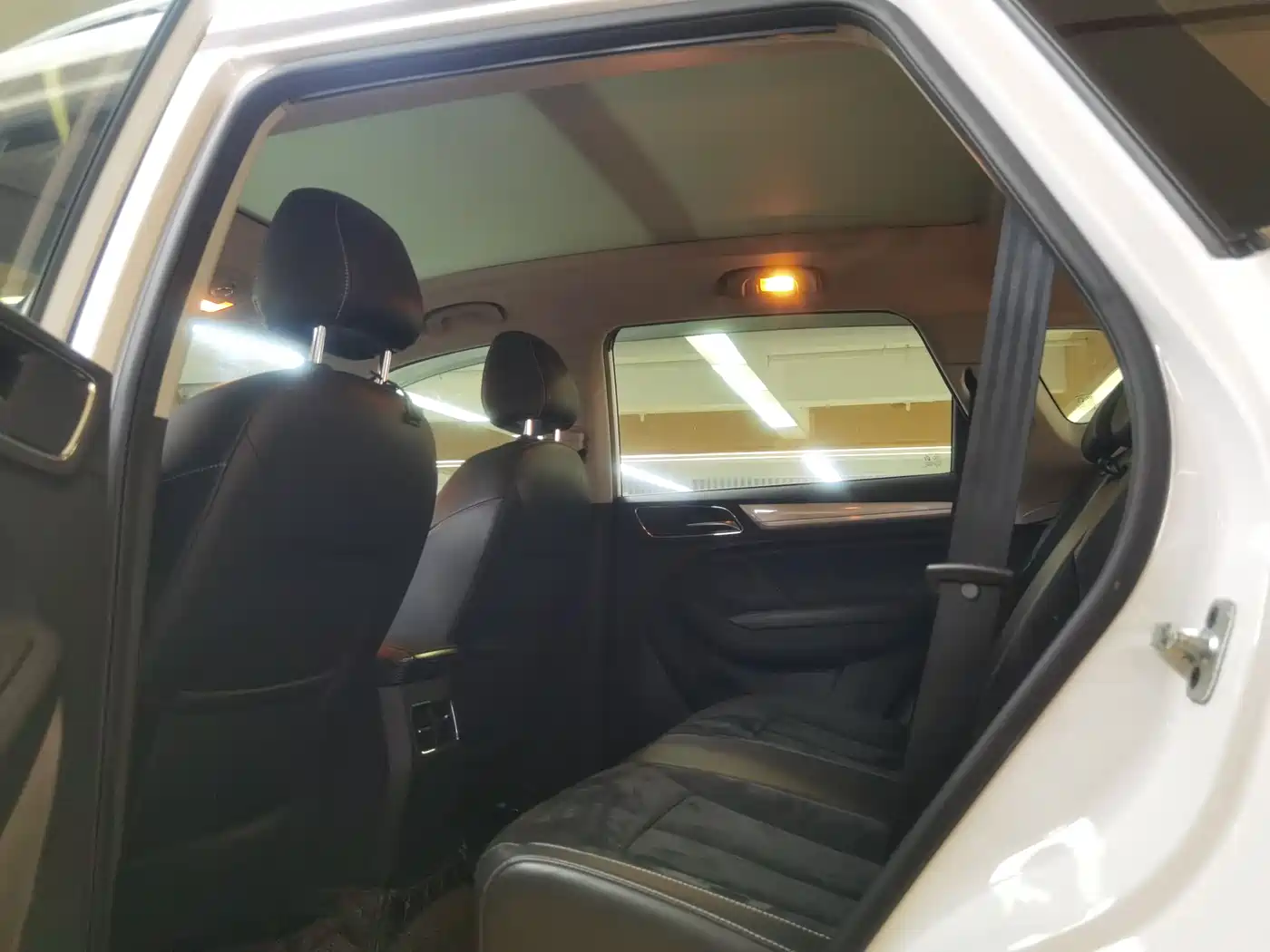 ROEWE RX5 NEW ENERGY