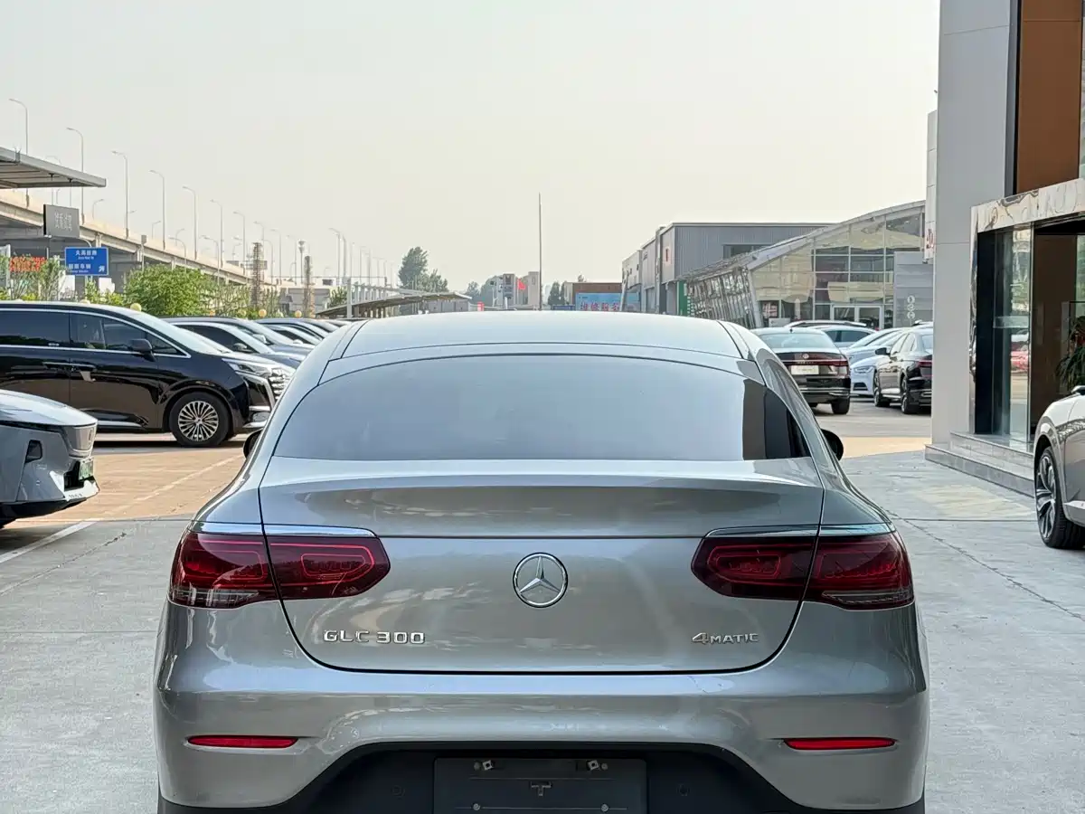 Mercedes-Benz GLC Coupe 2020 GLC 300 4MATIC Coupe SUV фото 8