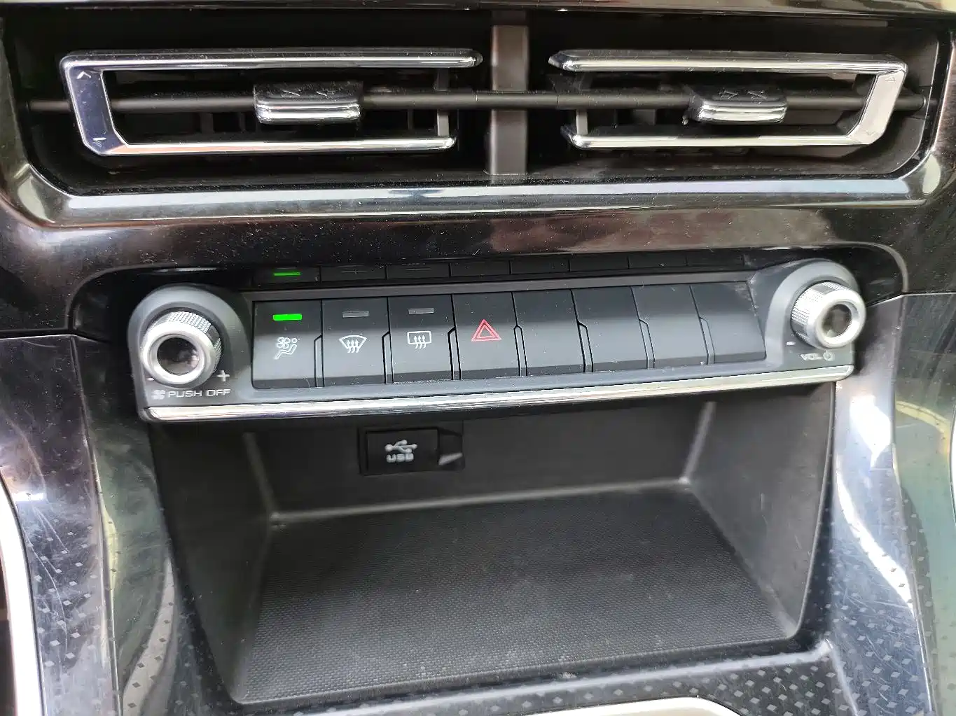 Haval M6 2023 PLUS 1.5T Manual Luxury Smart Connect фото 13