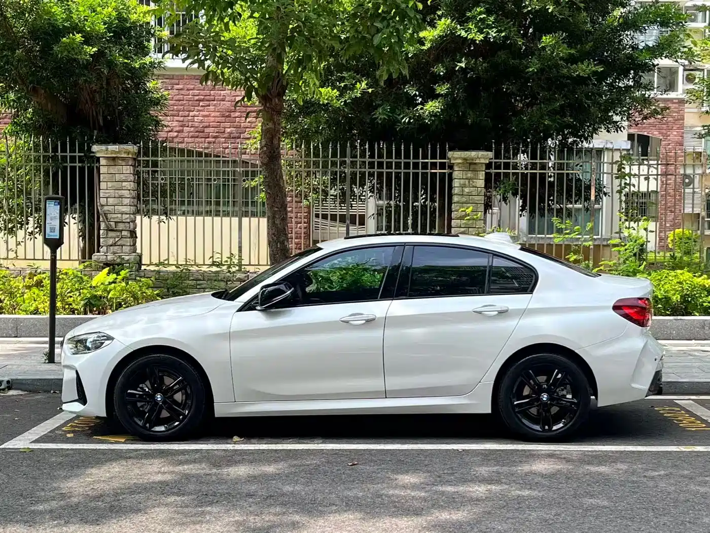 BMW 1-SERIES